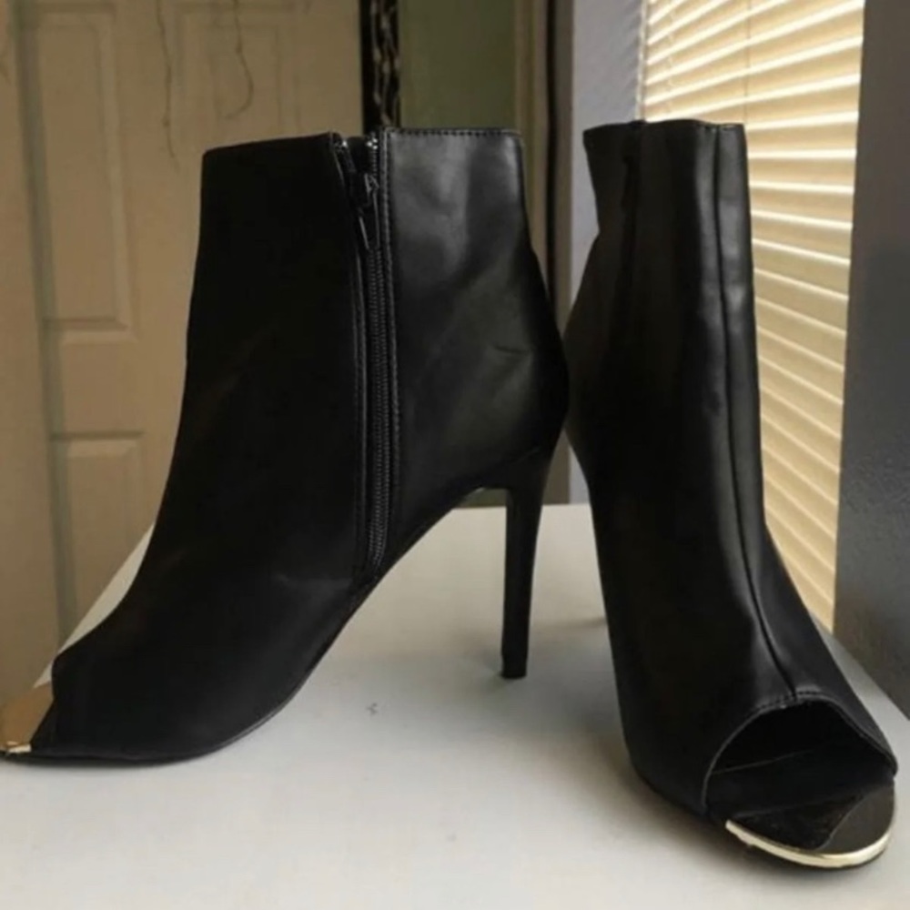Black stiletto boots